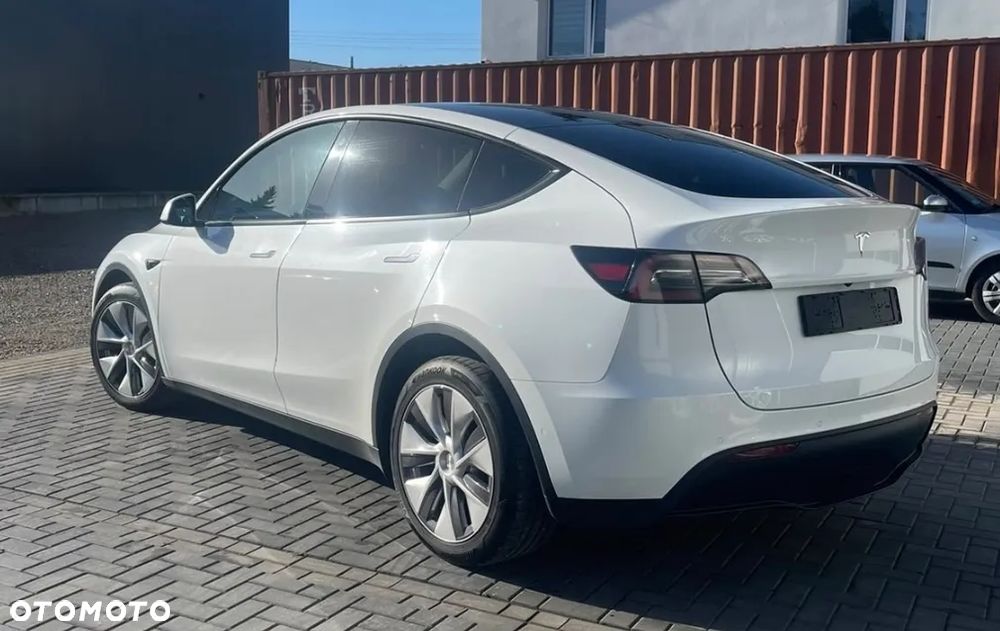 Tesla Model Y - 6