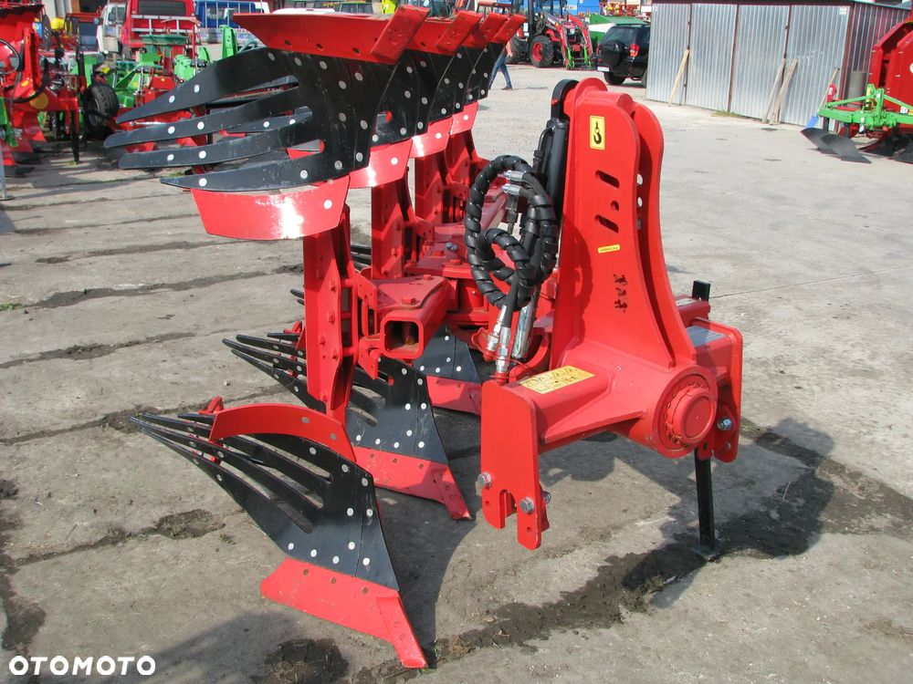 Akpil Pług obrotowy KM-180HP, KM-80R, Mix-Due, KM-80, Euro-Masz PO-4, POM4,  Bomet U-064/1, Pług jednobelkowy Akpil Mix-40, Wirax U018, Euro-Masz PJ4, PJR-4, PJM-4, Pług zagonowy - ramowy Akpil CZH350, CZH400, Euro-Masz Atlas PZ-3, PZ4 - 15