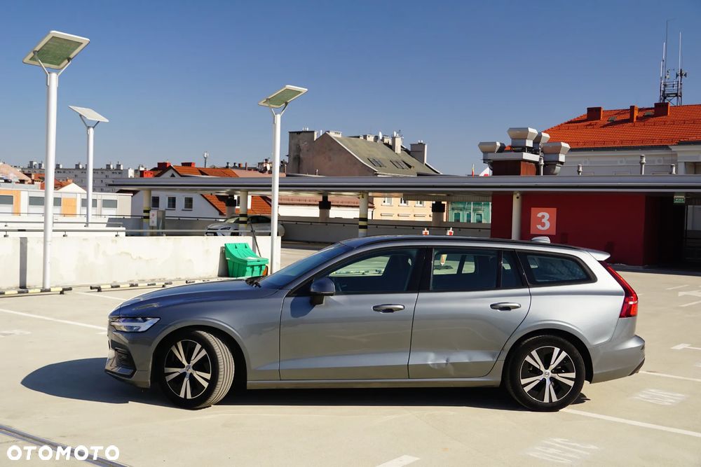 Volvo V60 B3 B DKG Momentum Core - 3