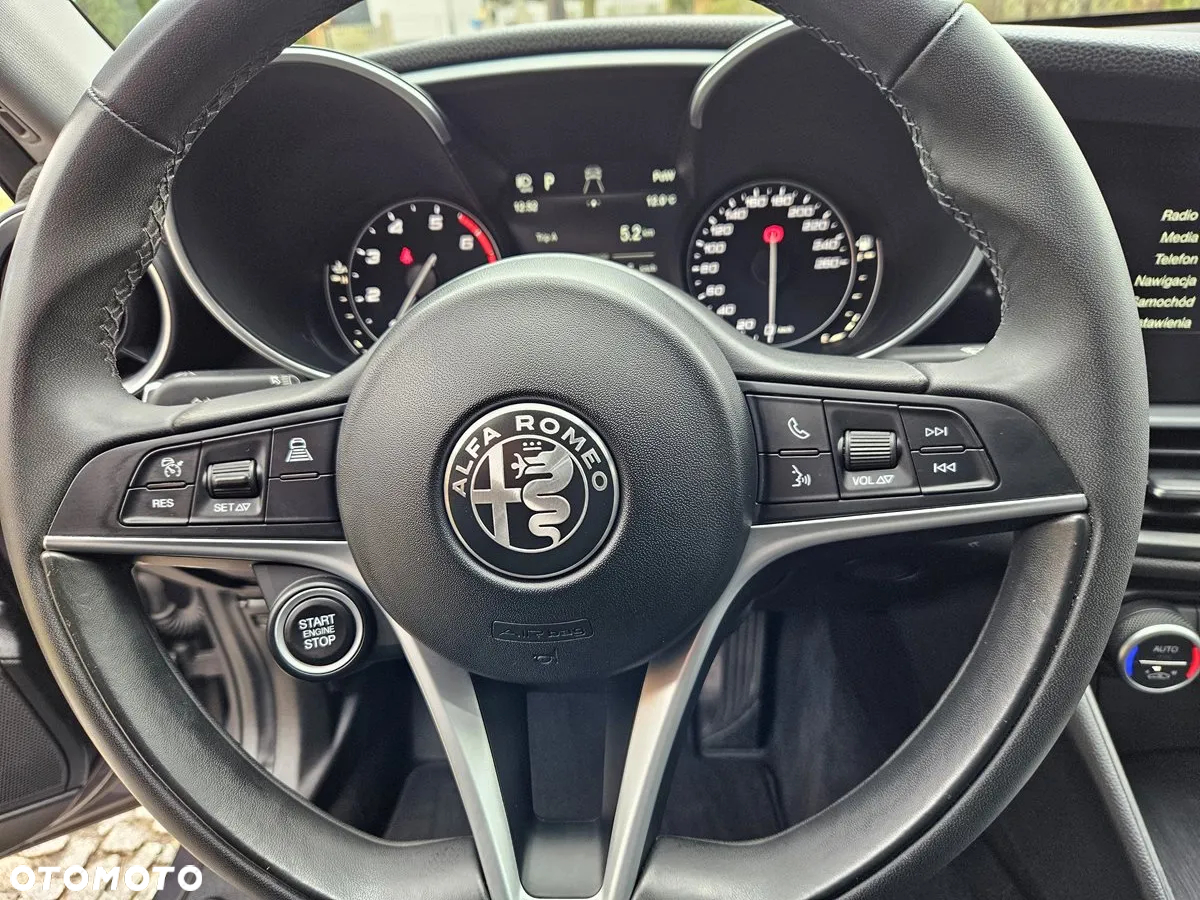 Alfa Romeo Giulia 2.0 Turbo - 12