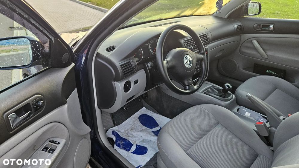 Volkswagen Passat 1.8T Basis - 8