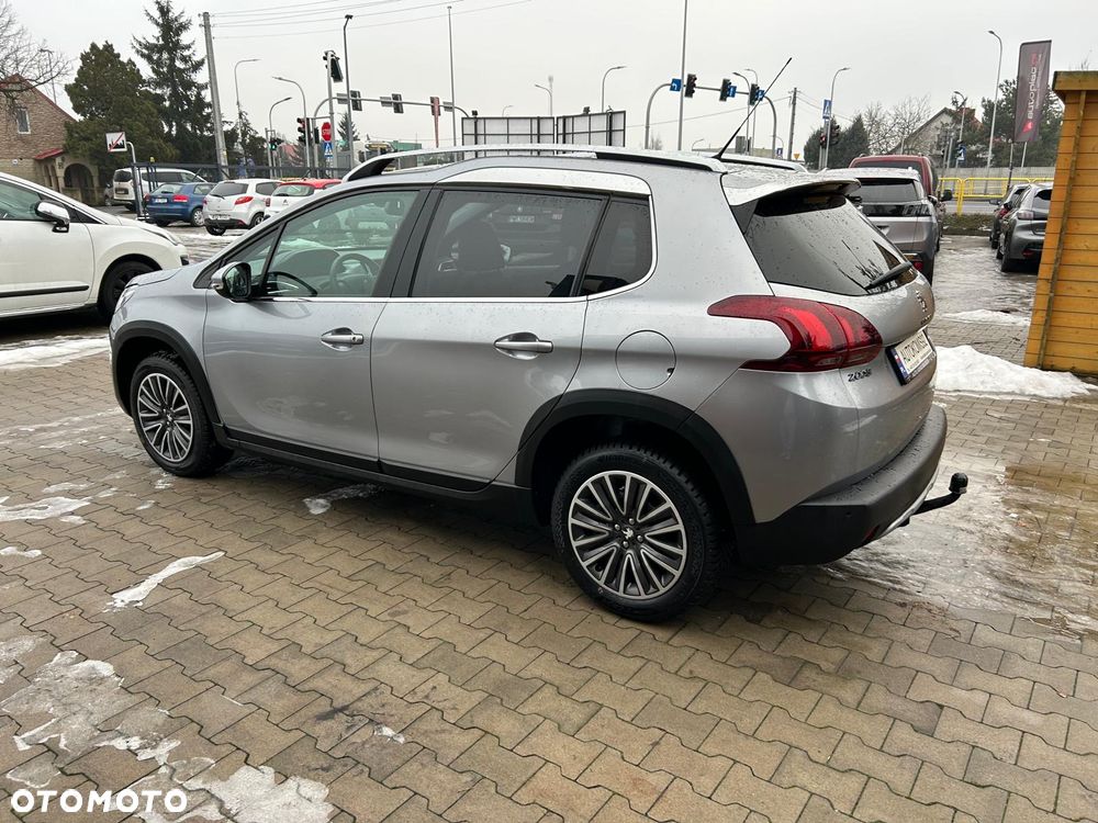 Peugeot 2008 1.2 Pure Tech Allure S&S - 9