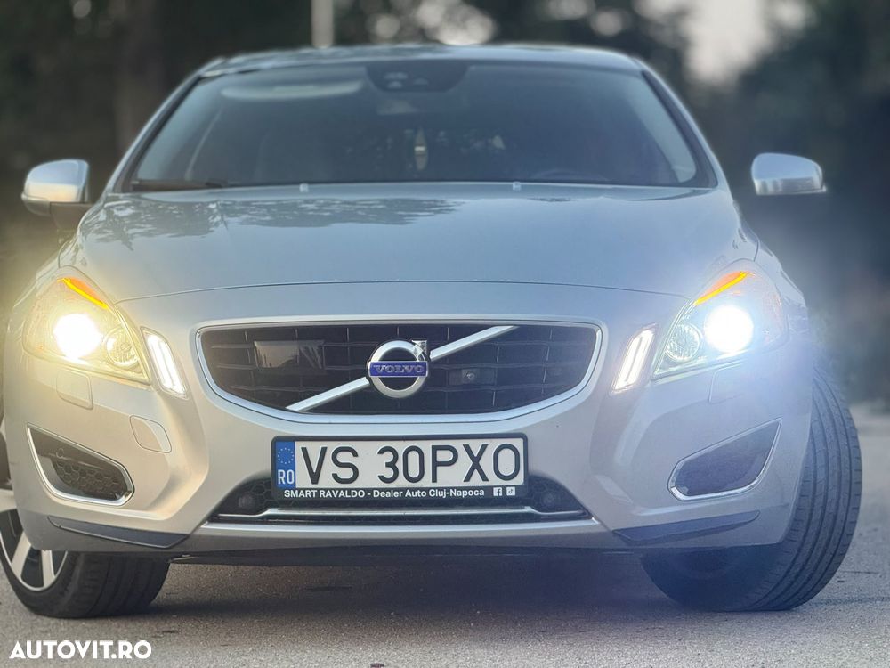 Volvo V60 D5 AWD Geartronic Summum - 2