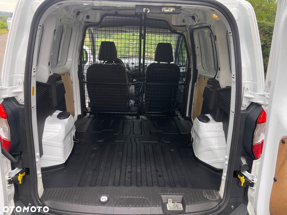 Ford Courier - 11