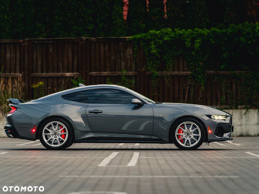 Ford Mustang - 7