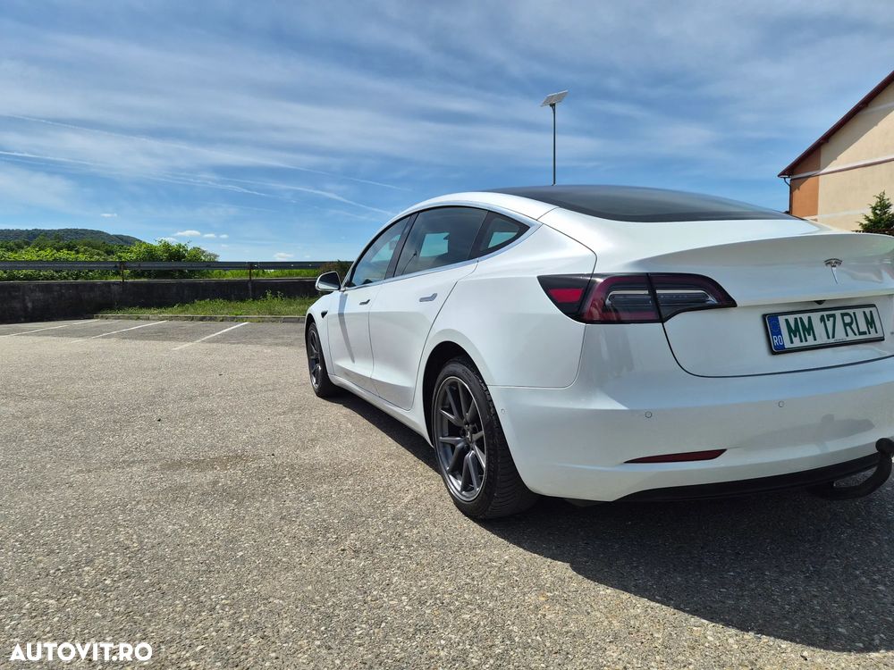 Tesla Model 3 - 4