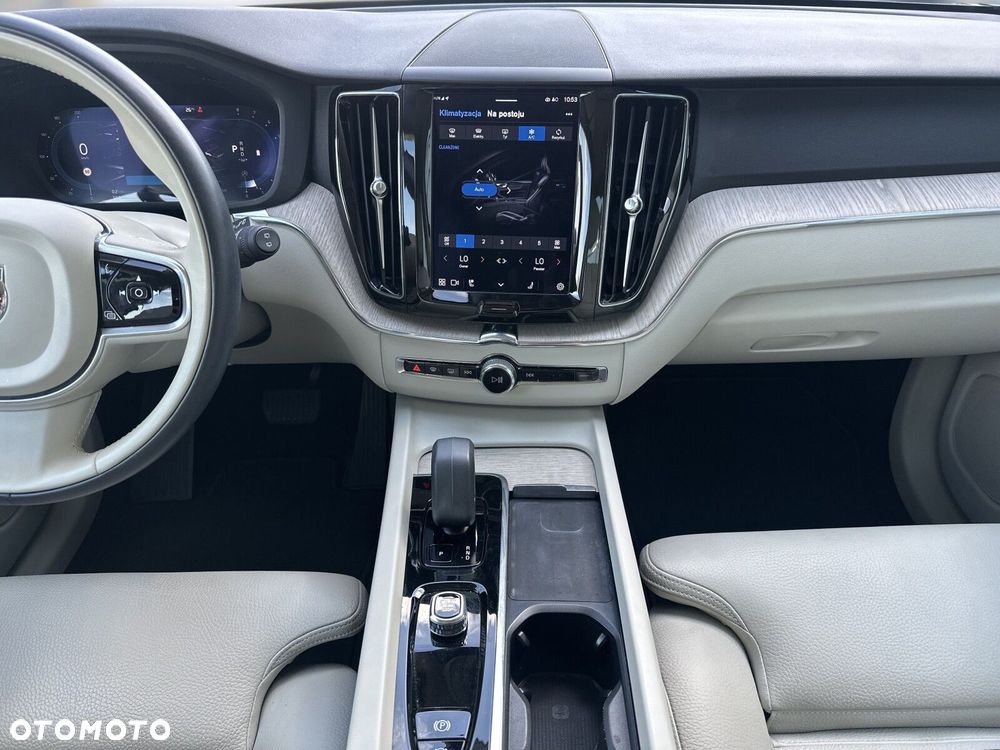 Volvo XC 60 B4 B Plus Bright - 22