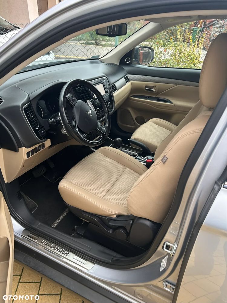 Mitsubishi Outlander 2.0 Intense + 4WD CVT - 14