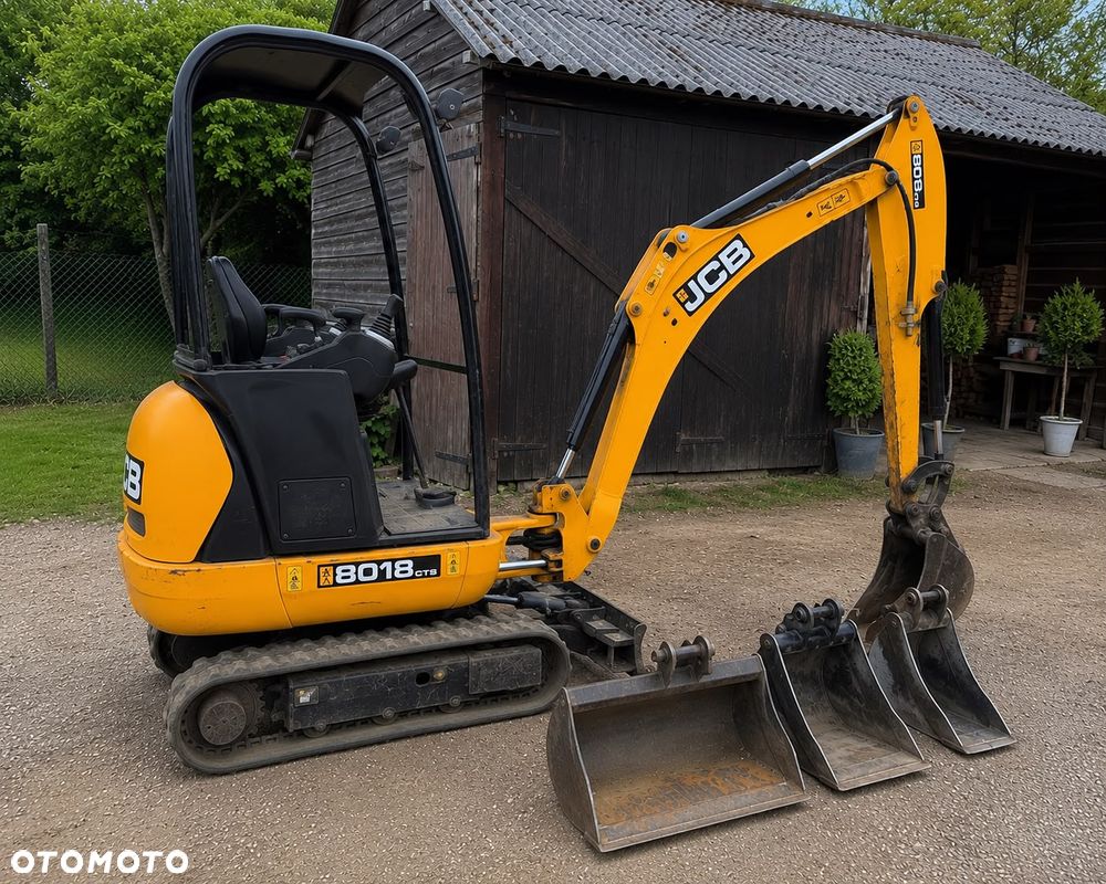JCB 8018 - 3