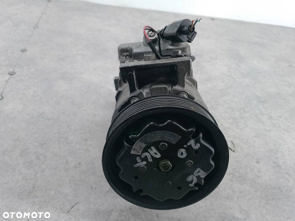 POMPA, SPRĘŻARKA KLIMATYZACJI AUDI A4 B6 447220-8411  DENSO 2.0 20V - 6