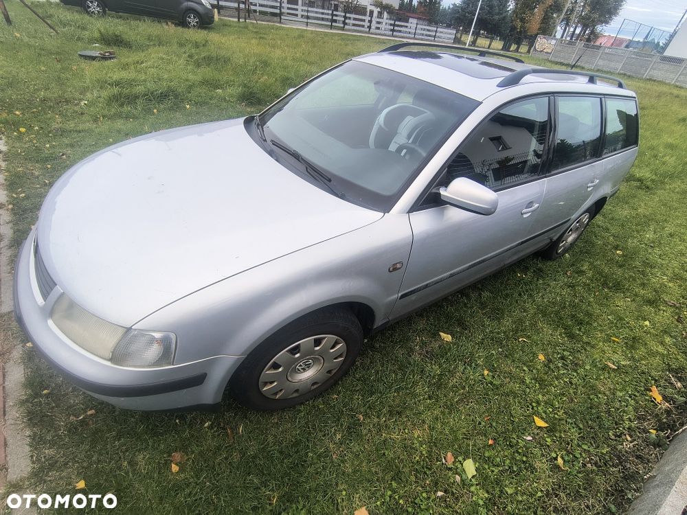 Volkswagen Passat - 1