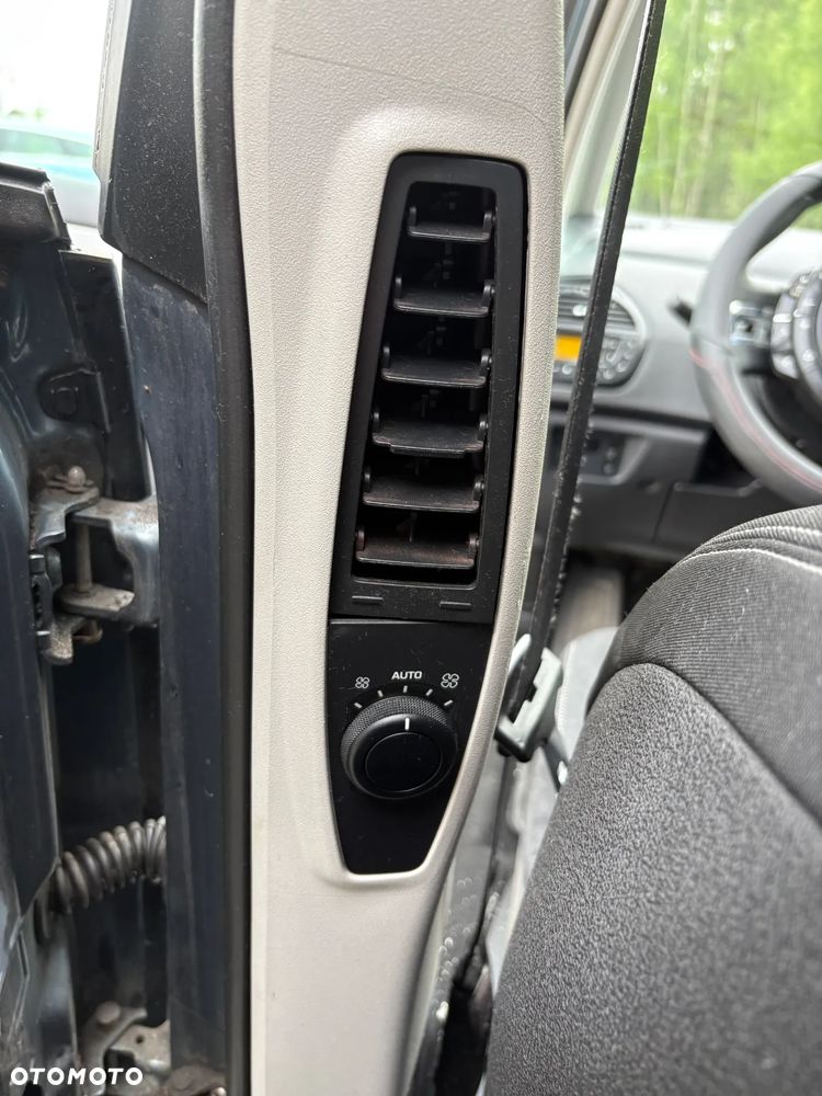 Citroën C4 Picasso 1.6 HDi Attraction - 9