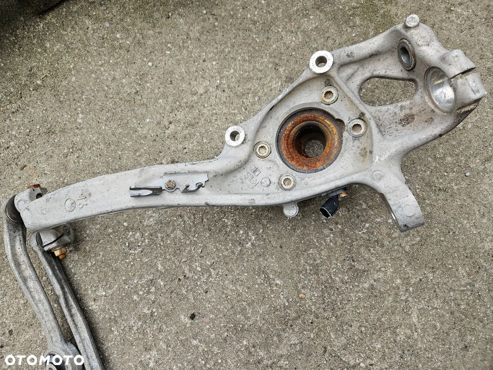 Zwrotnica prawa przód piasta Audi A4 B8 A5 8T 8K0407258L - 3