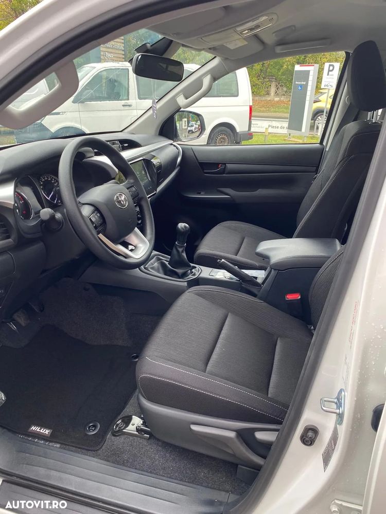 Toyota Hilux 2.8D 204CP 4x4 Double Cab MT Comfort - 12