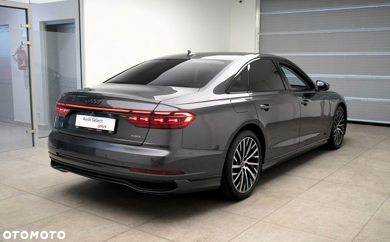 Audi A8 - 4