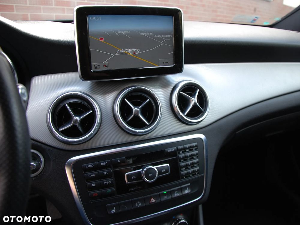 Mercedes-Benz CLA 220 CDI 7G-DCT AMG Line - 32