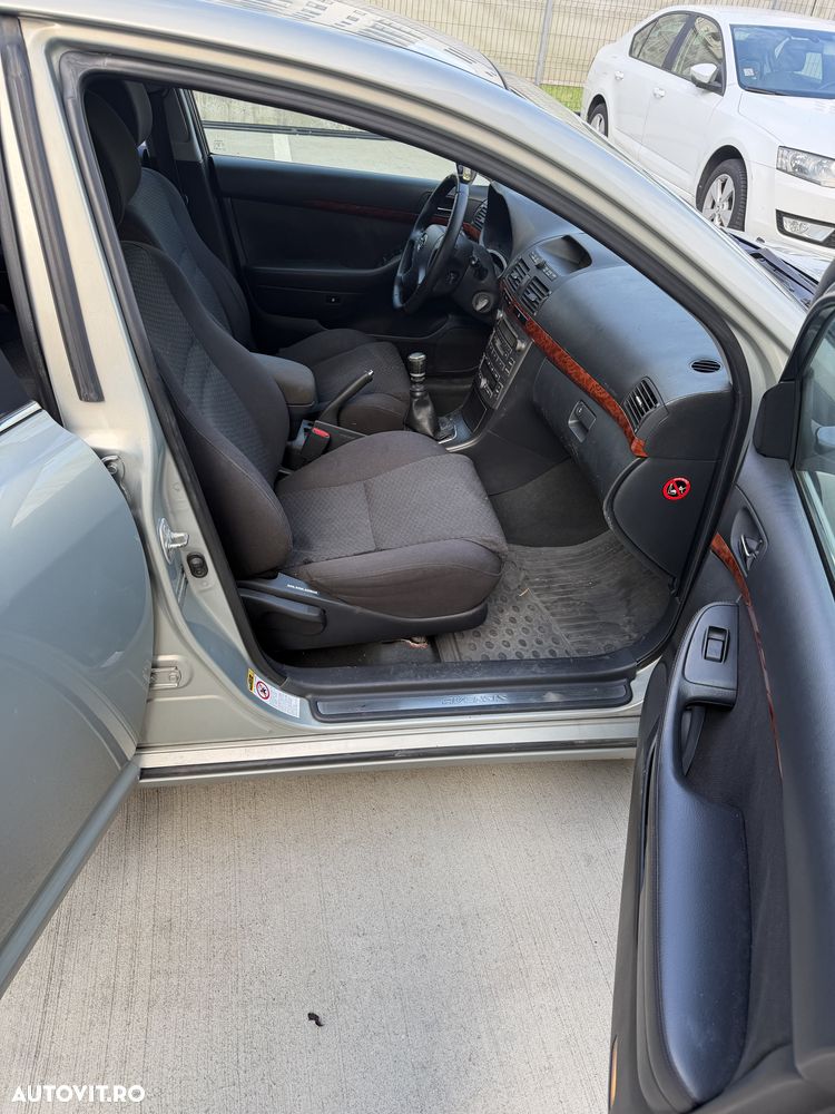 Toyota Avensis - 20