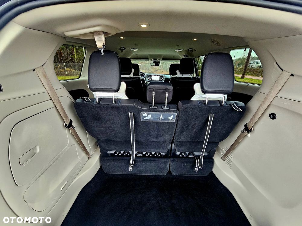 Chrysler Pacifica - 12