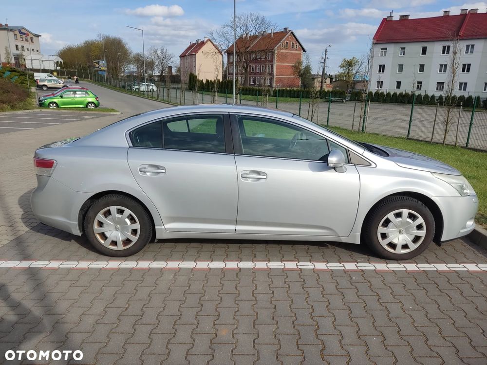 Toyota Avensis 1.6 Luna - 8