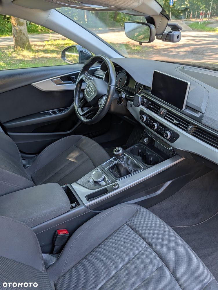 Audi A4 Limousine - 15