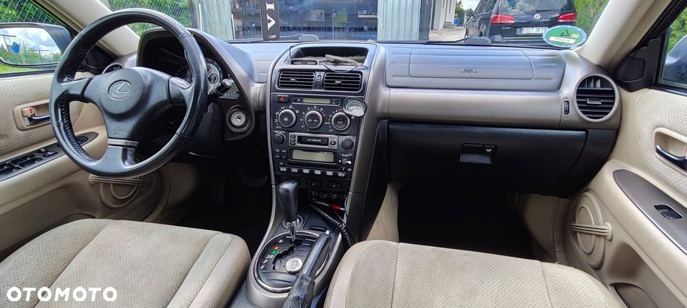Lexus IS 200 Prestige - 11