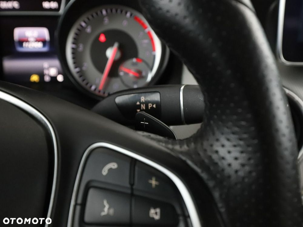 Mercedes-Benz CLA 200 7G-DCT Urban - 31