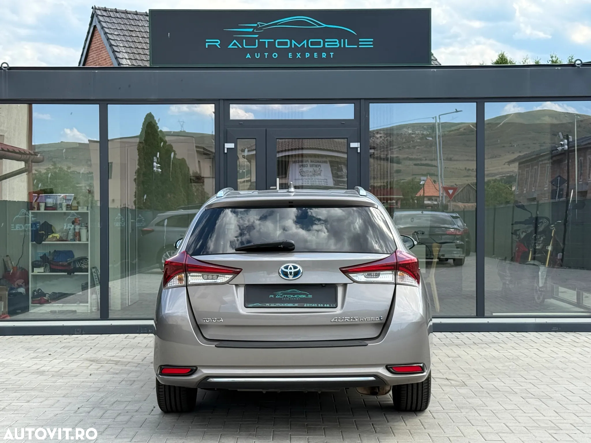 Toyota Auris 1.8 VVT-i Hybrid Automatik Touring Sports Design Edition - 8