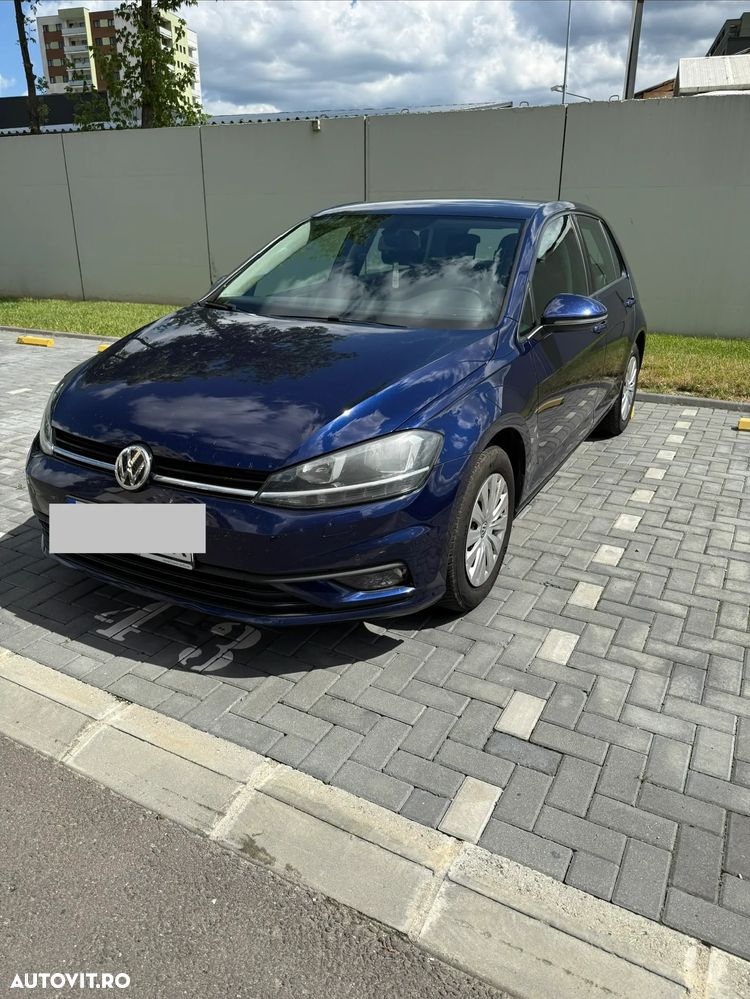 Volkswagen Golf - 1