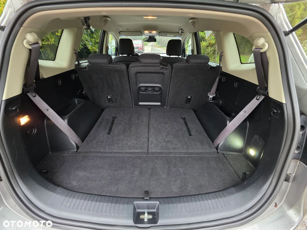 Kia Carens - 26