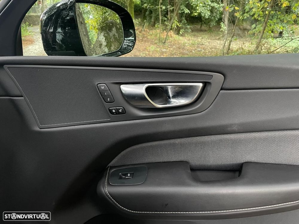 Volvo XC 60 2.0 T6 PHEV Black Edition AWD - 31