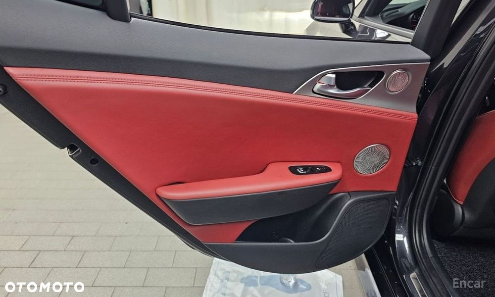 Kia Stinger - 24