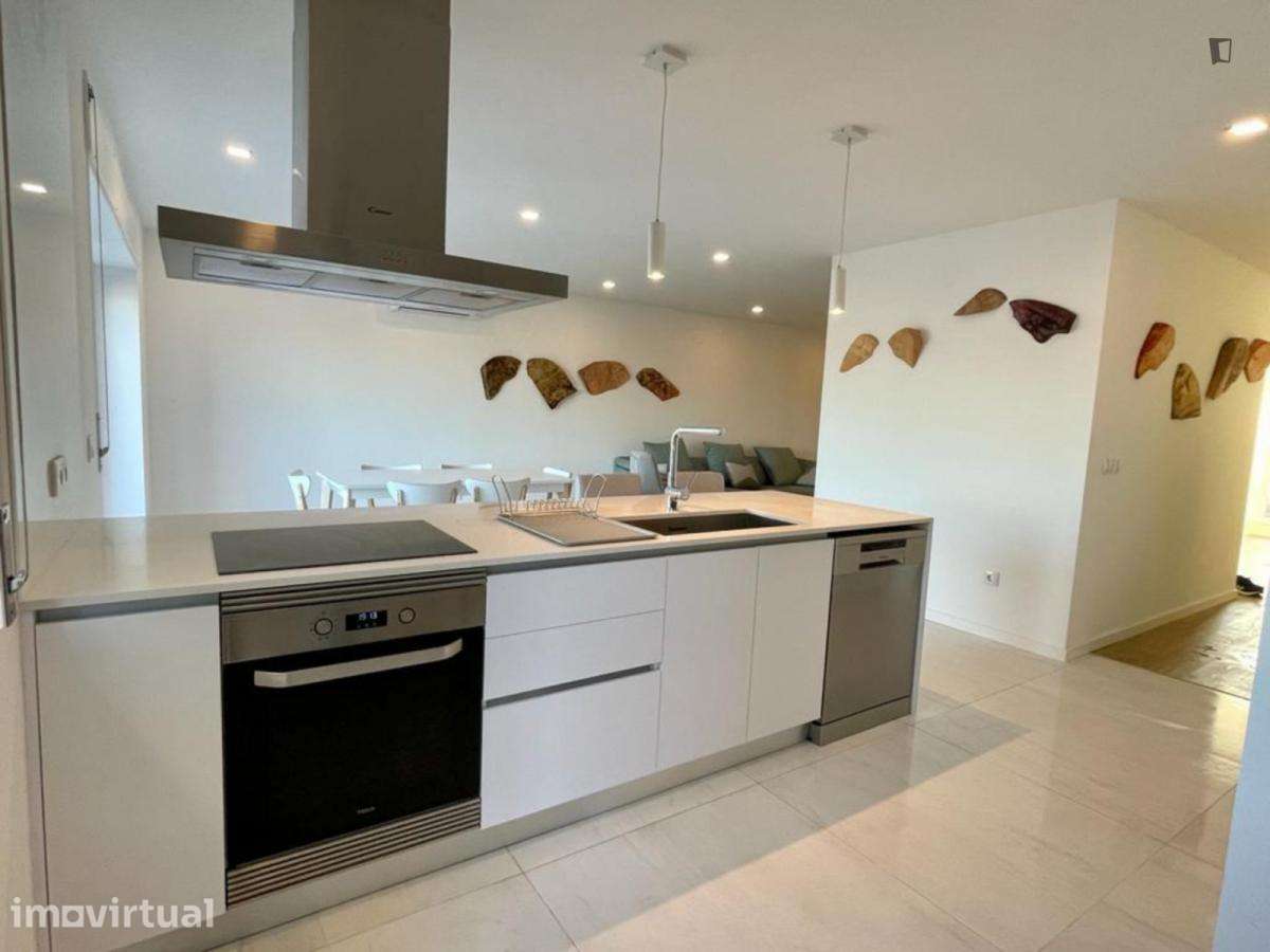 Quarto - localizado em Paranhos Porto - Grande imagem: 5/9