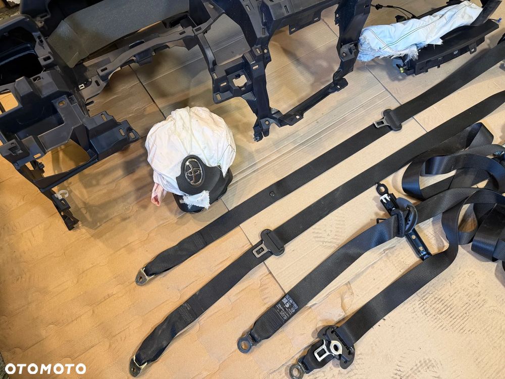 Deska rozdzielcza konsola Toyota Corolla Cross 2022- do regeneracji - 4