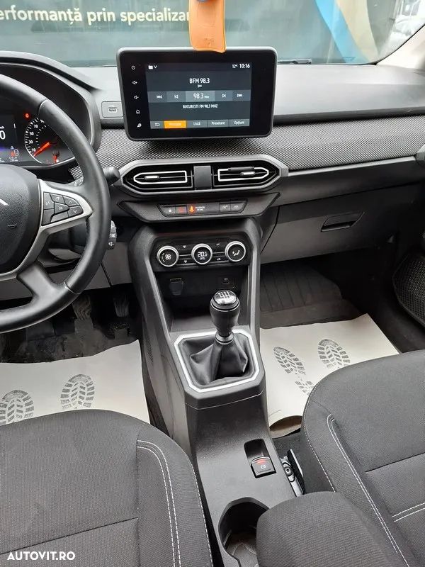 Dacia Logan TCe 90 Essential - 6