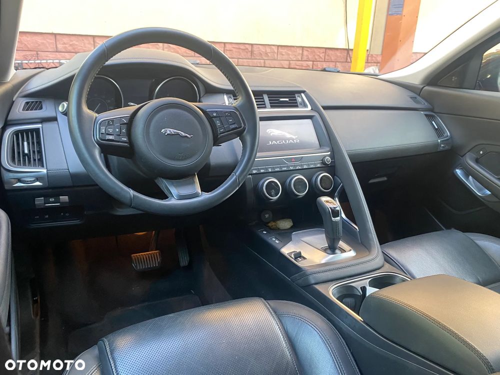 Jaguar E-Pace P250 AWD SE - 9