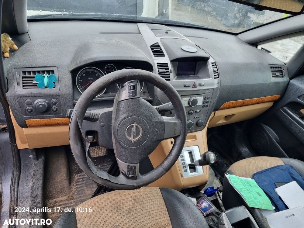 Dezmembram Opel Zafira B 1.9CDTI - 4