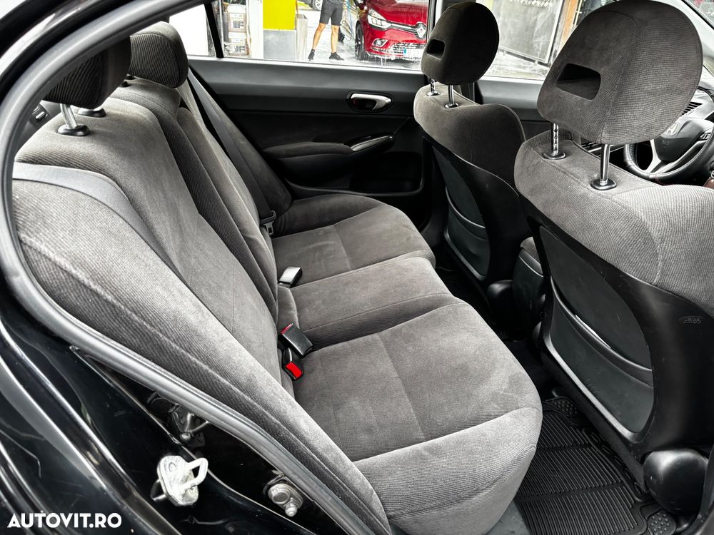 Honda Civic 1.8 S - 7