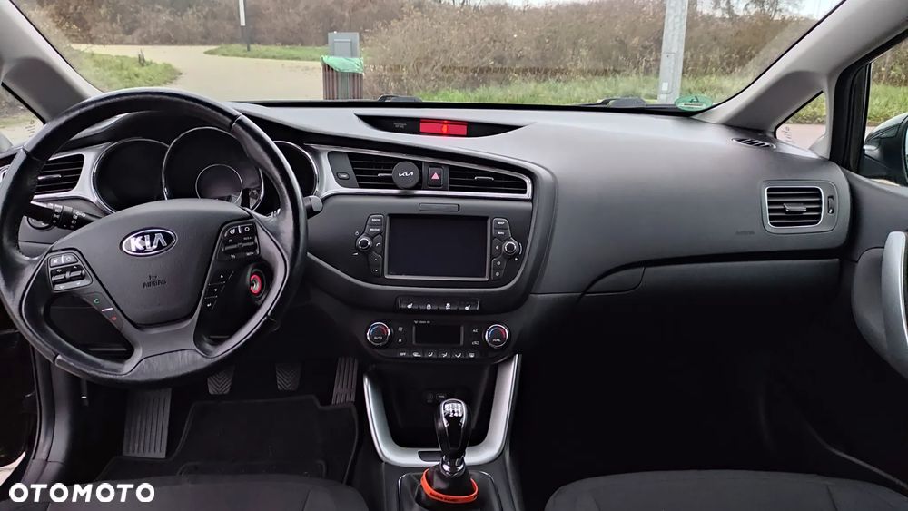 Kia Ceed 1.6 CRDi 136 ISG Vision - 20