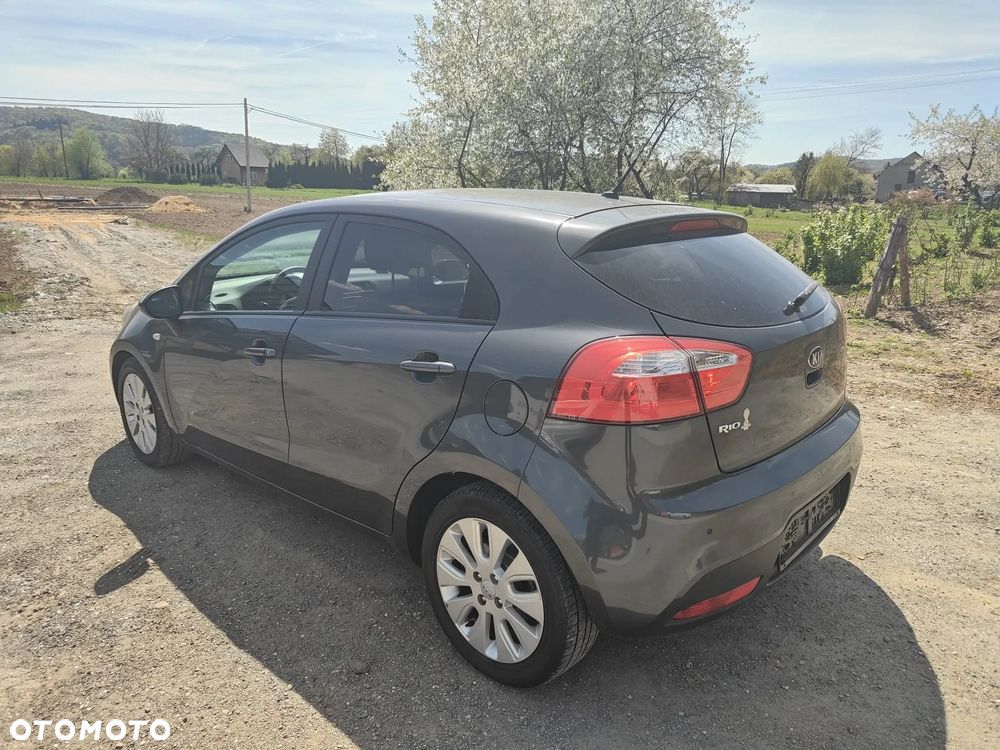 Kia Rio 1.2 Dream Team Edition - 4