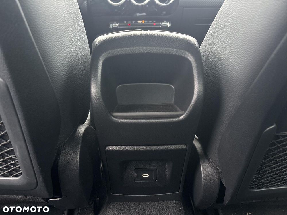 Mercedes-Benz CLA - 24