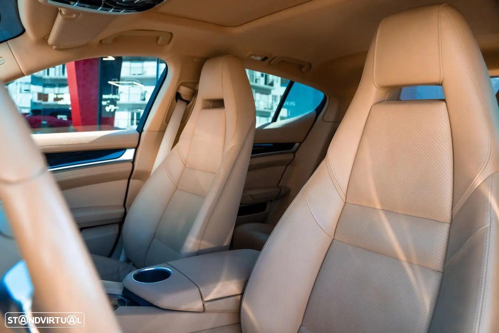 Porsche Panamera 4S PDK - 31