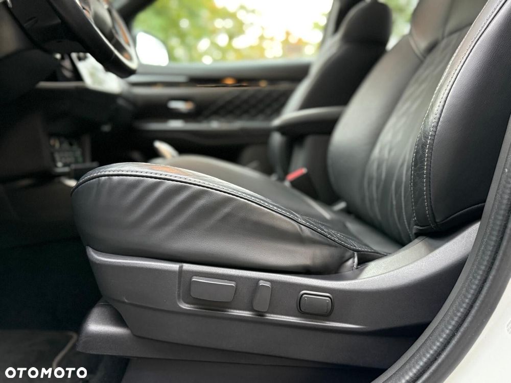 Mitsubishi Outlander PHEV Intense + - 10