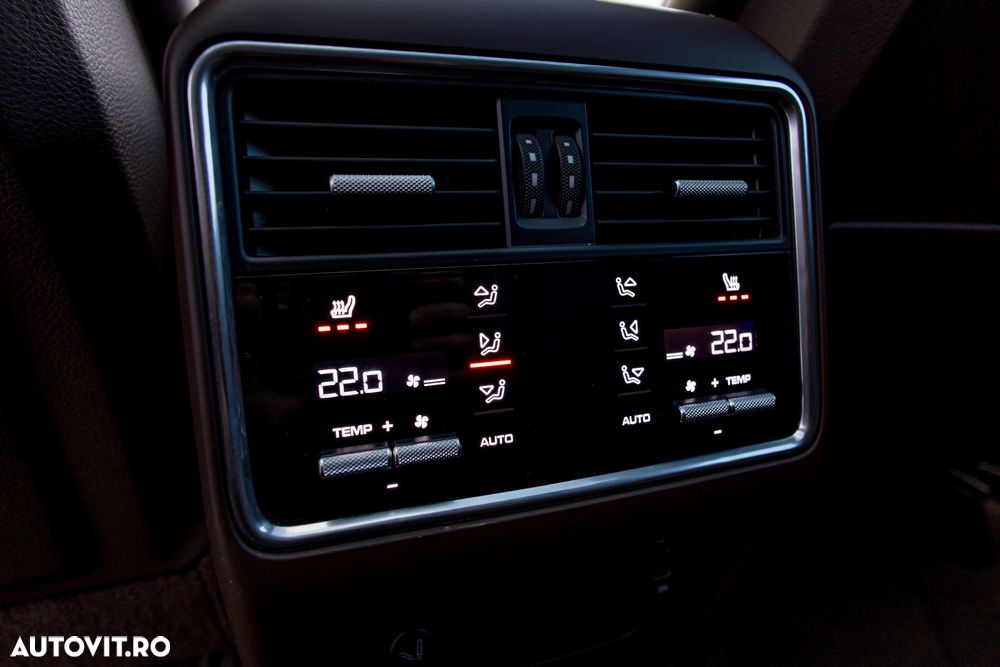 Porsche Cayenne - 40