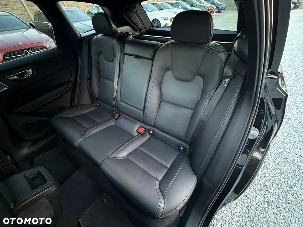 Volvo XC 60 B4 D AWD Ultimate Dark - 33