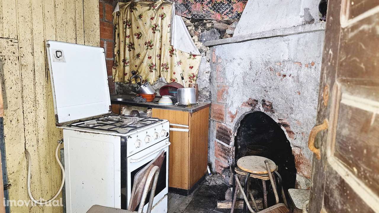 Moradia para Restaurar T2 Venda em Boa Aldeia, Farminhão e Torredeita, - Grande imagem: 2/12