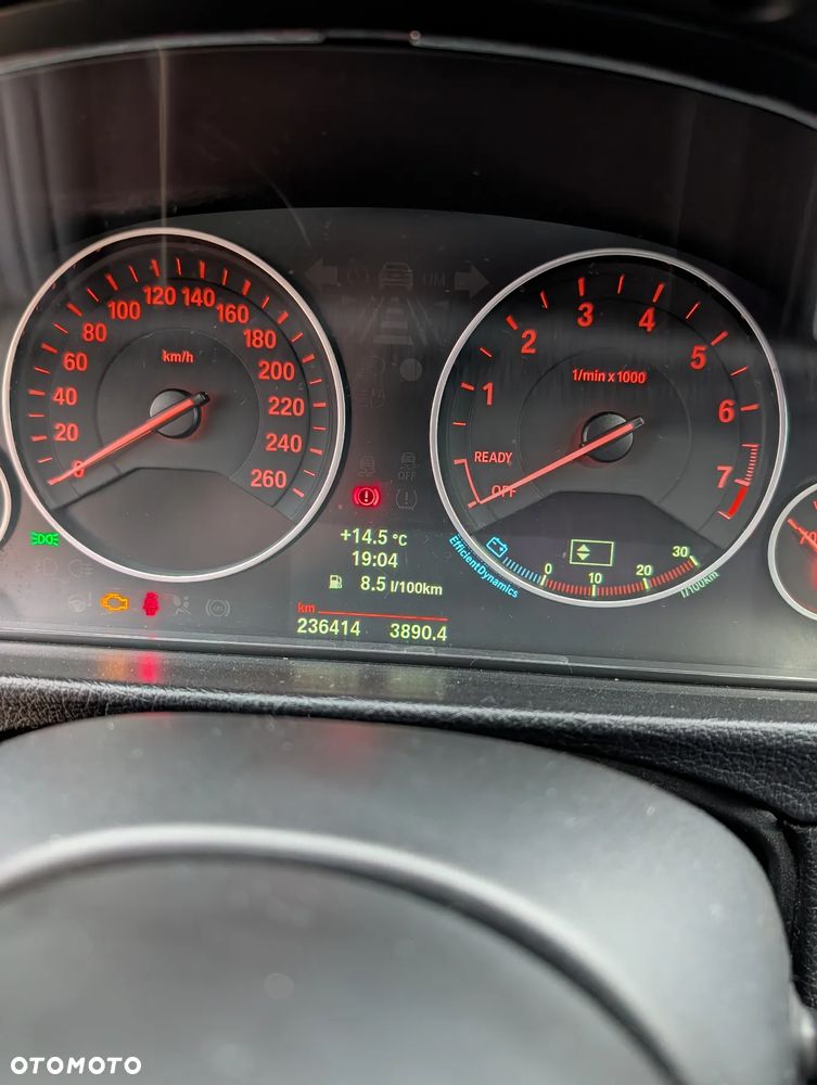 BMW Seria 3 320i - 12
