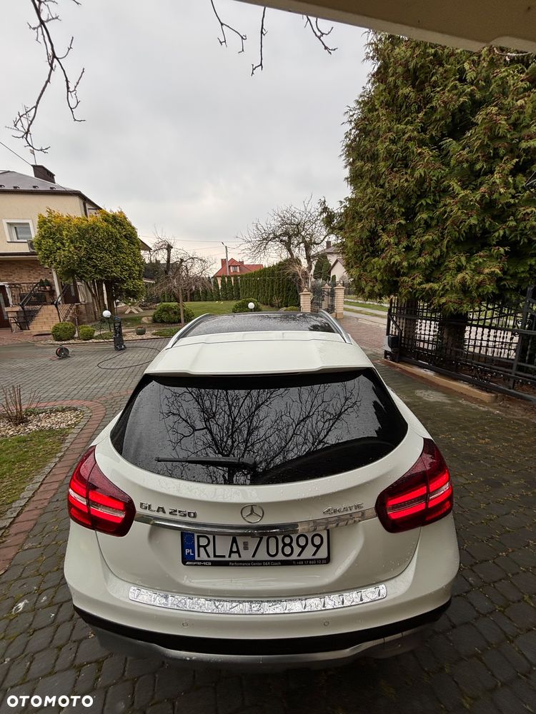 Mercedes-Benz GLA 250 4-Matic Urban - 17