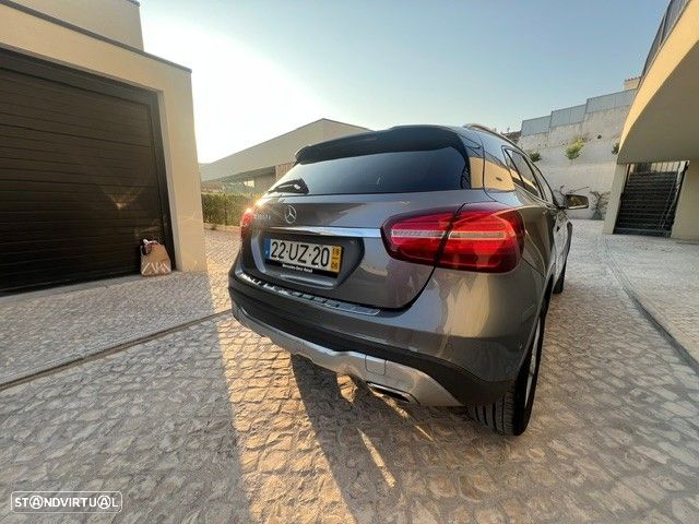 Mercedes-Benz GLA 180 d - 4