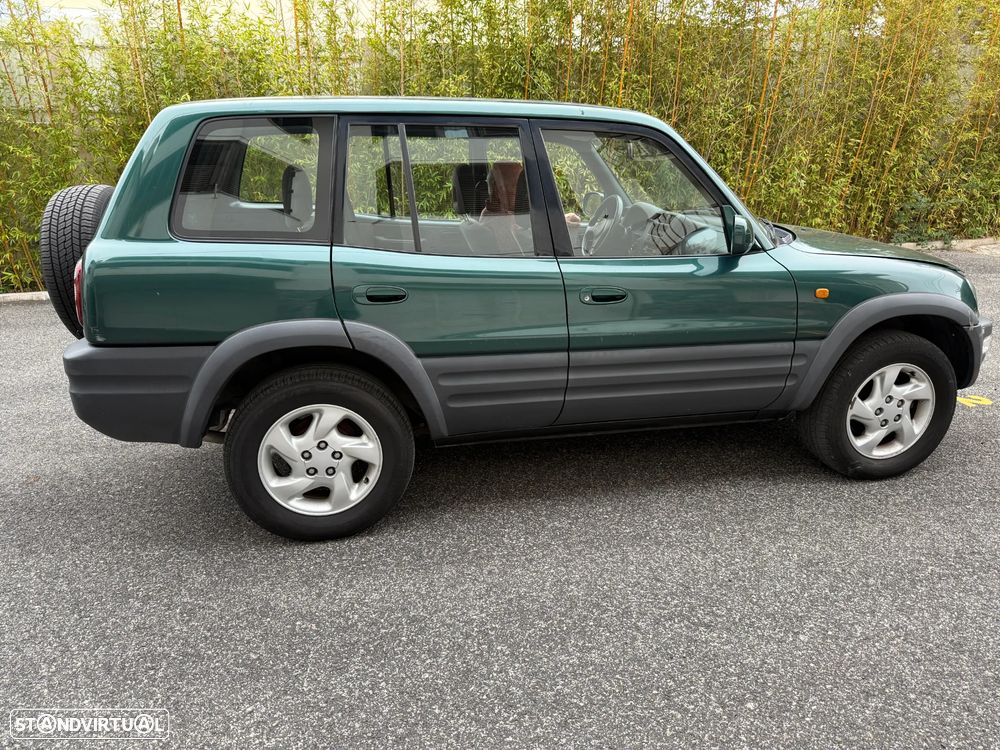 Toyota RAV4 Standard - 1