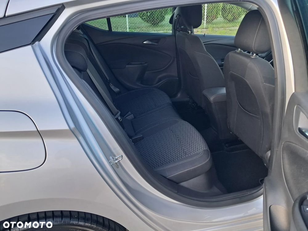 Opel Astra 1.4 Turbo Business - 22